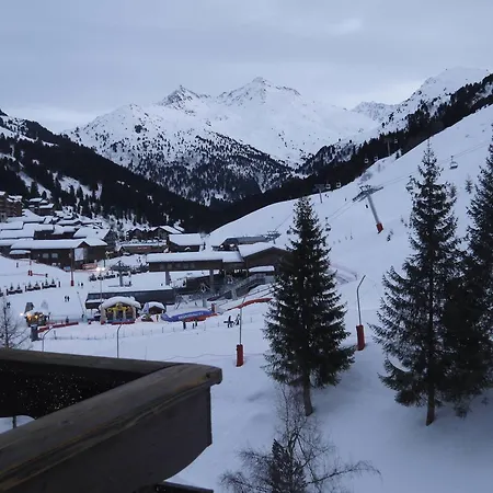 Bel T2 Avec Balcon Proche Pistes Et Commerces A - Fr-1-355-70 * Méribel